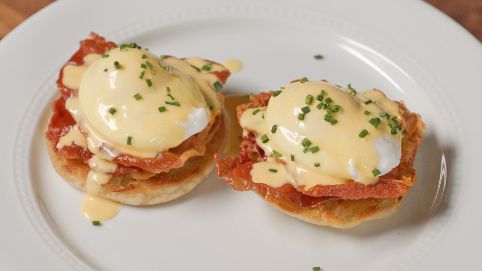 Effortless Eggs Benedict: Blender Hollandaise & Oven Eggs