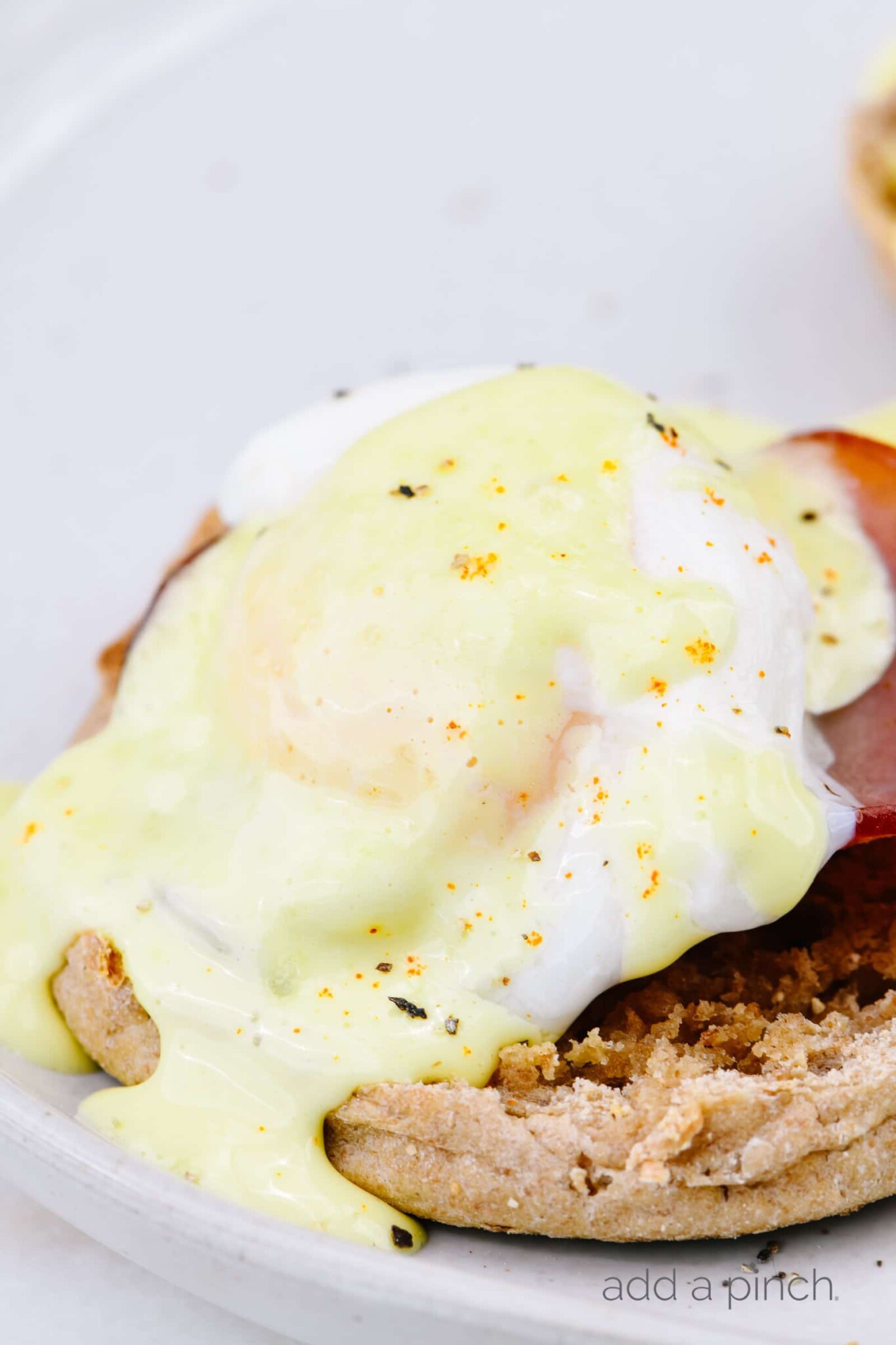 Homemade Eggs Benedict in Minutes: Your Easy Brunch Guide